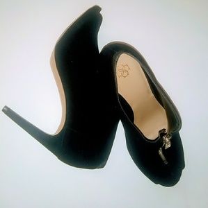 Drastic Price💰 ANN TAYLOR Mattie Zipper Shooties